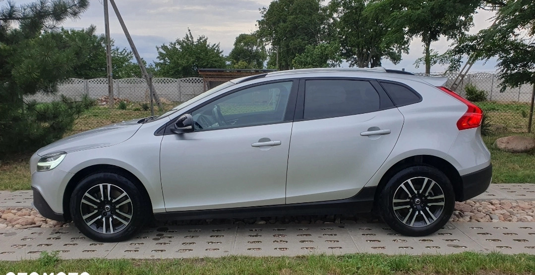Volvo V40 cena 79000 przebieg: 64000, rok produkcji 2018 z Kłodawa małe 211